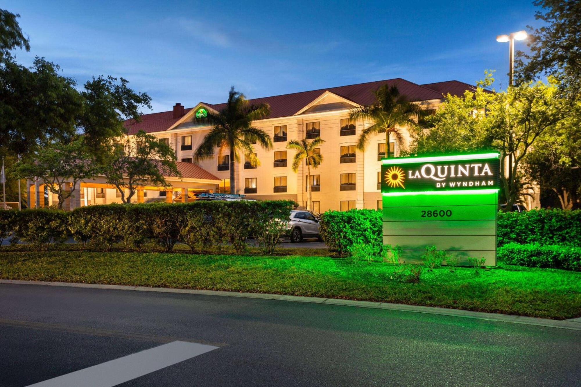 Готель La Quinta By Wyndham Bonita Springs Naples North Екстер'єр фото